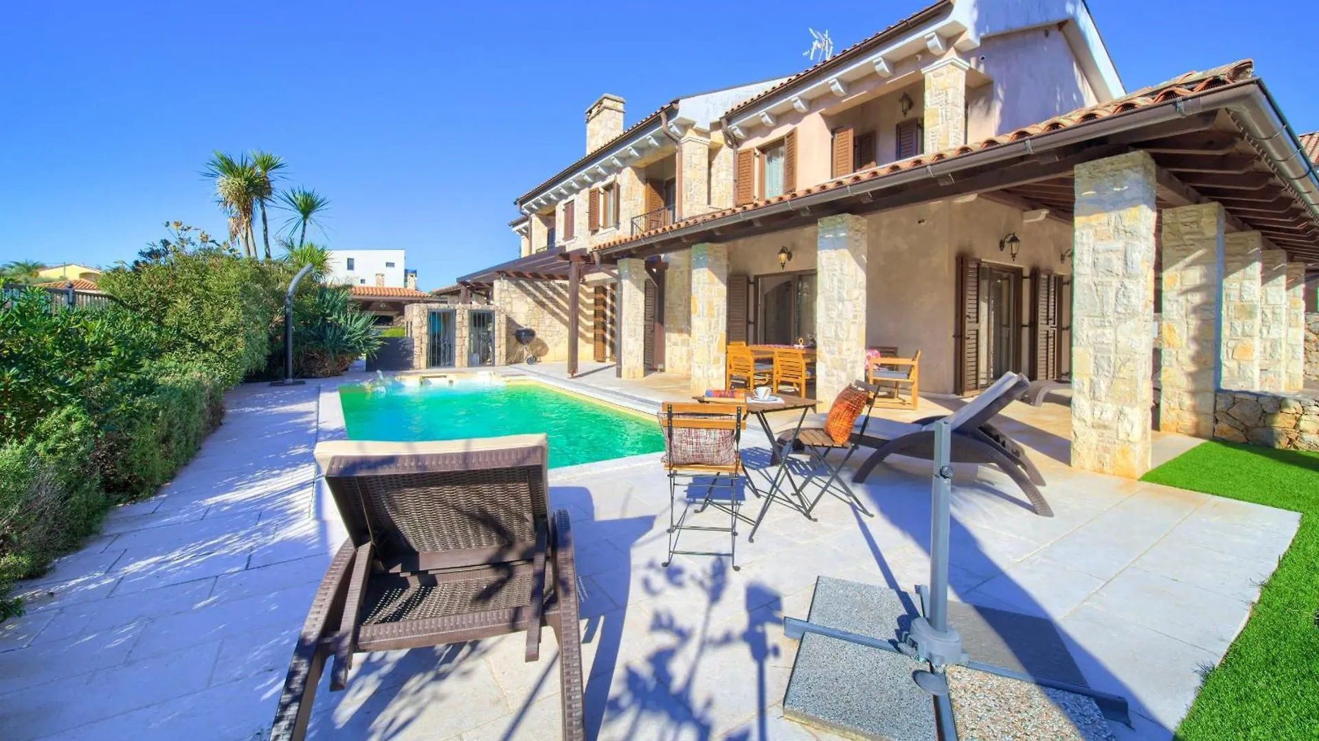 Holiday House Seascape II With Heated Pool Near The Sea Malinska
