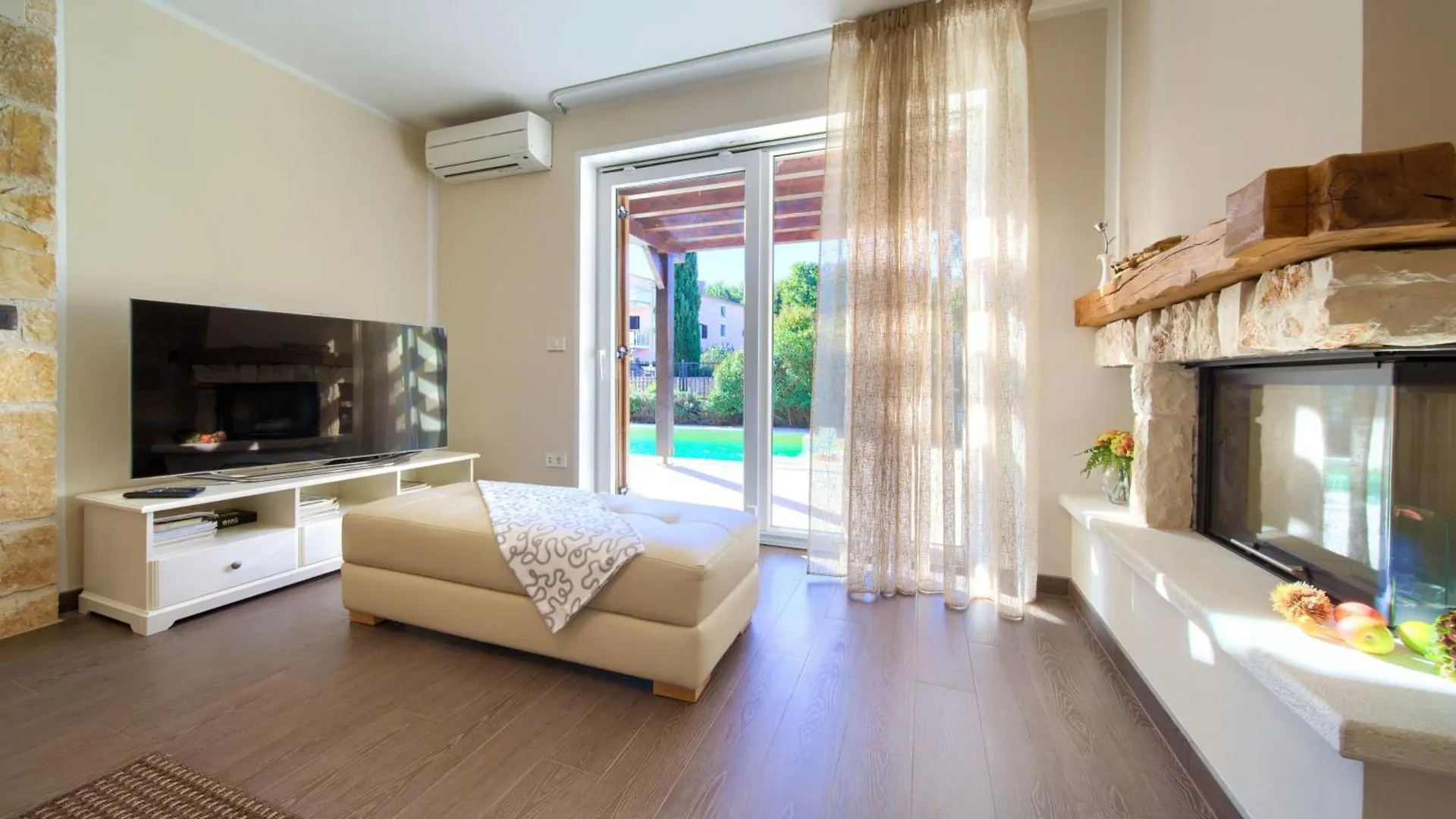 Holiday House Seascape II With Heated Pool Near The Sea Malinska