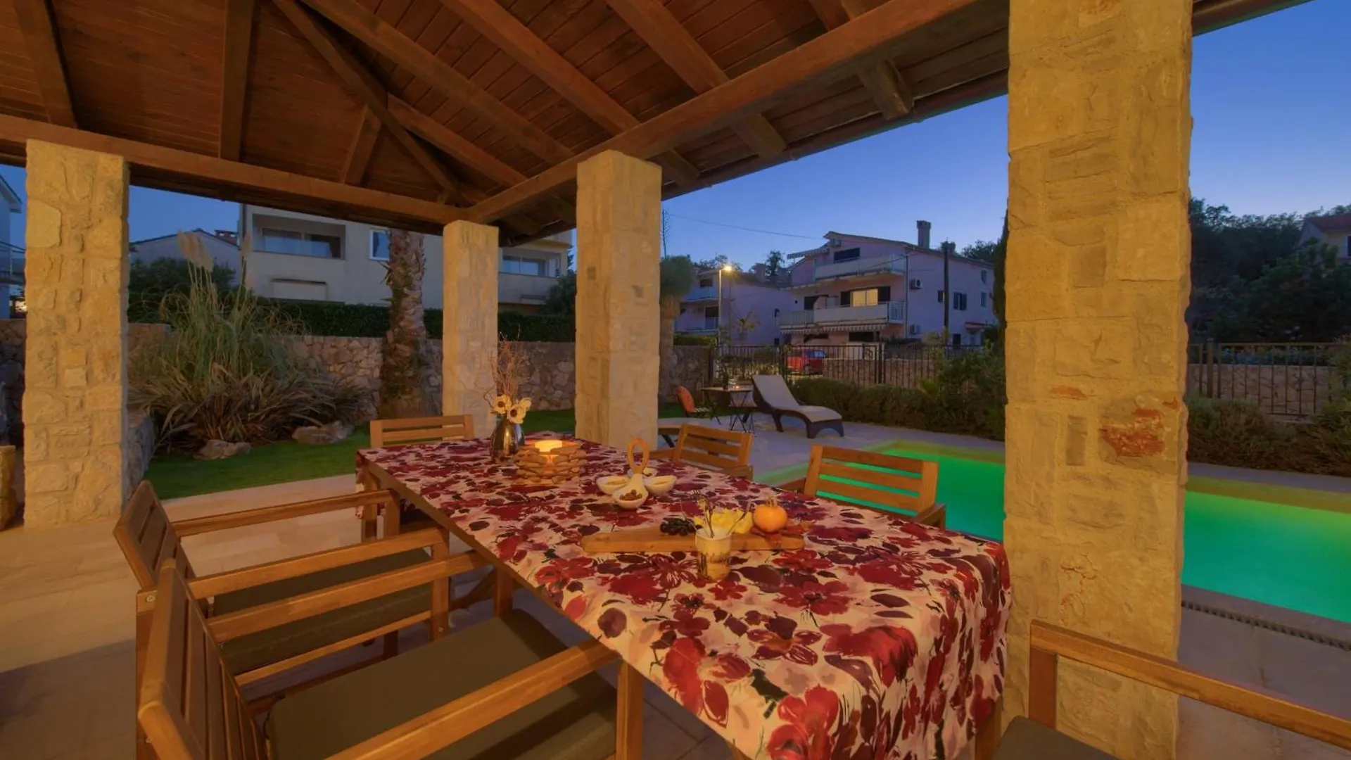 Holiday House Seascape II With Heated Pool Near The Sea Malinska