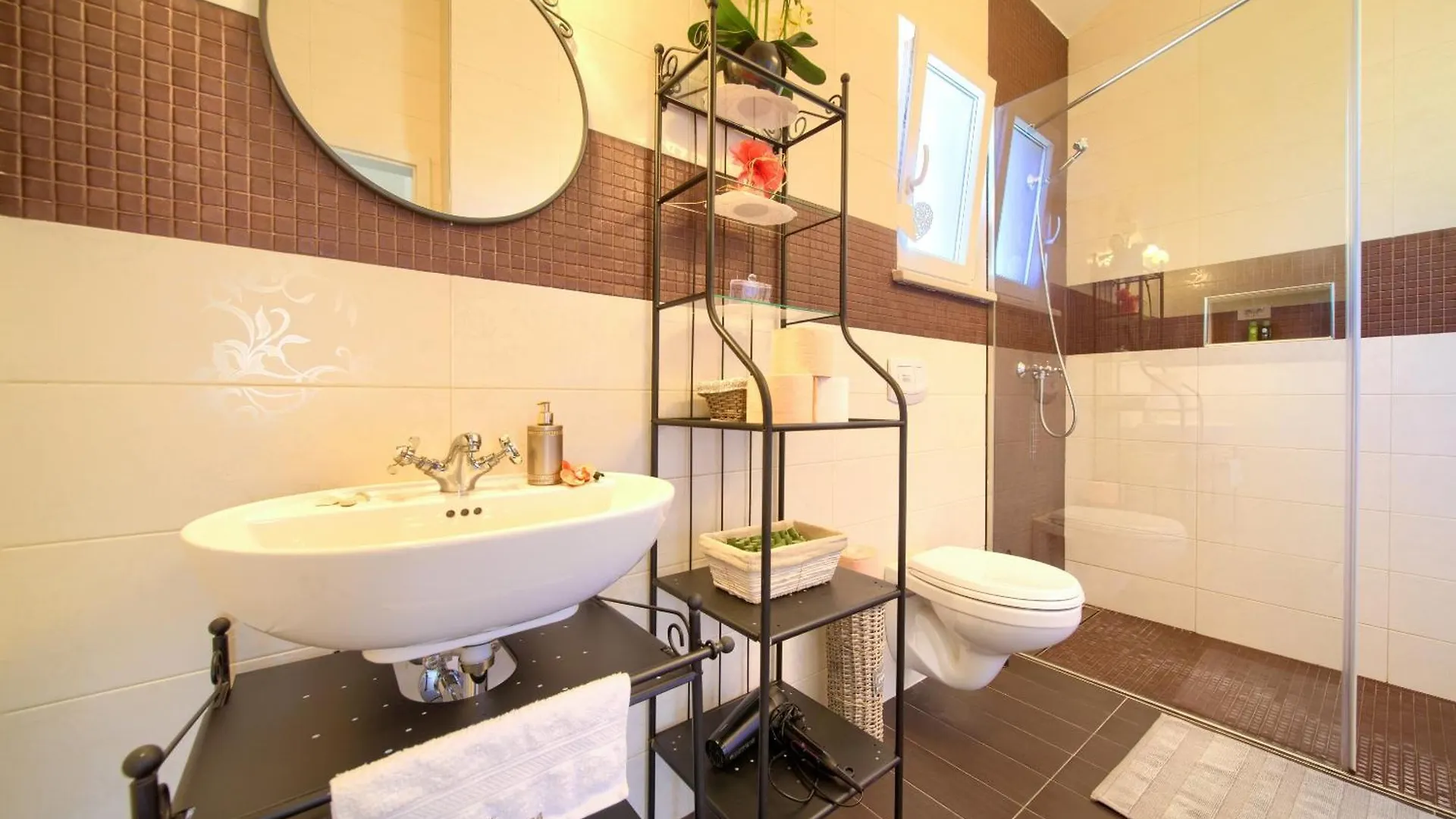 빌라 Holiday House Seascape II With Heated Pool Near The Sea 말린스카