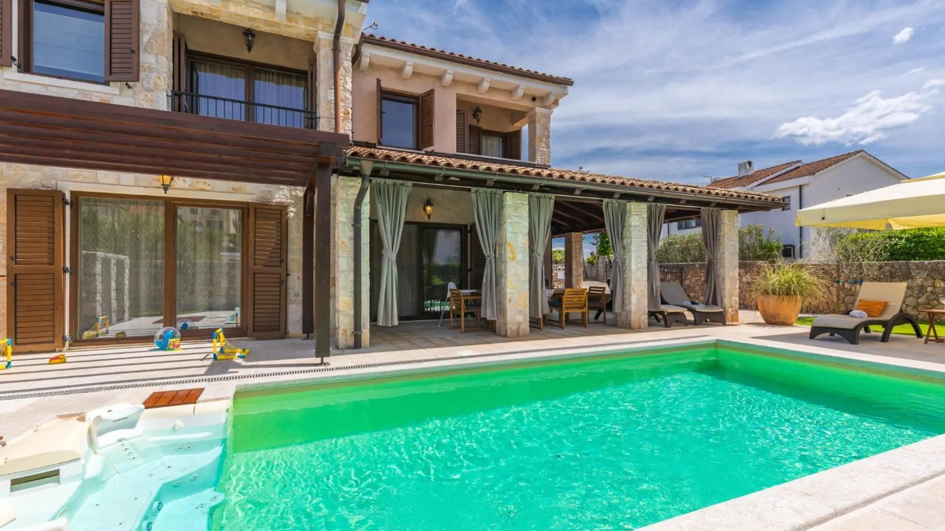 Vilă Holiday House Seascape II With Heated Pool Near The Sea Malinska